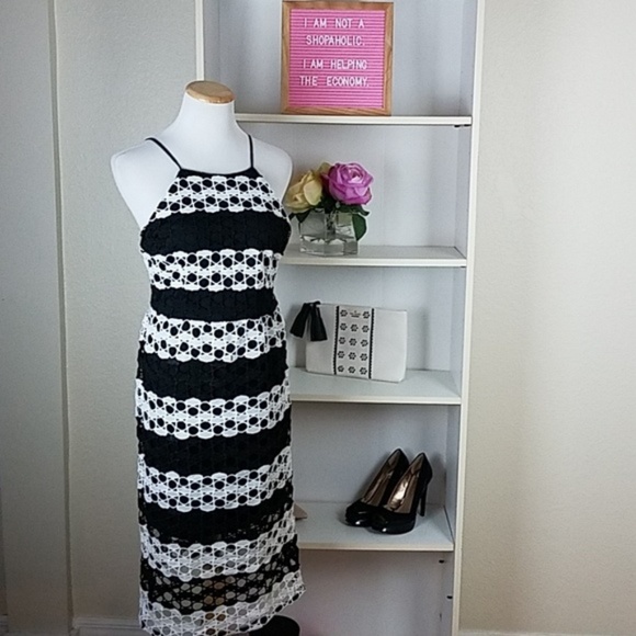 Romeo & Juliet Couture Dresses & Skirts - NWT Romeo & Juliet Couture Lace Dress SZ S